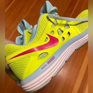 Nike - women’s Size 9 - Florescent Yellow - Good Condition